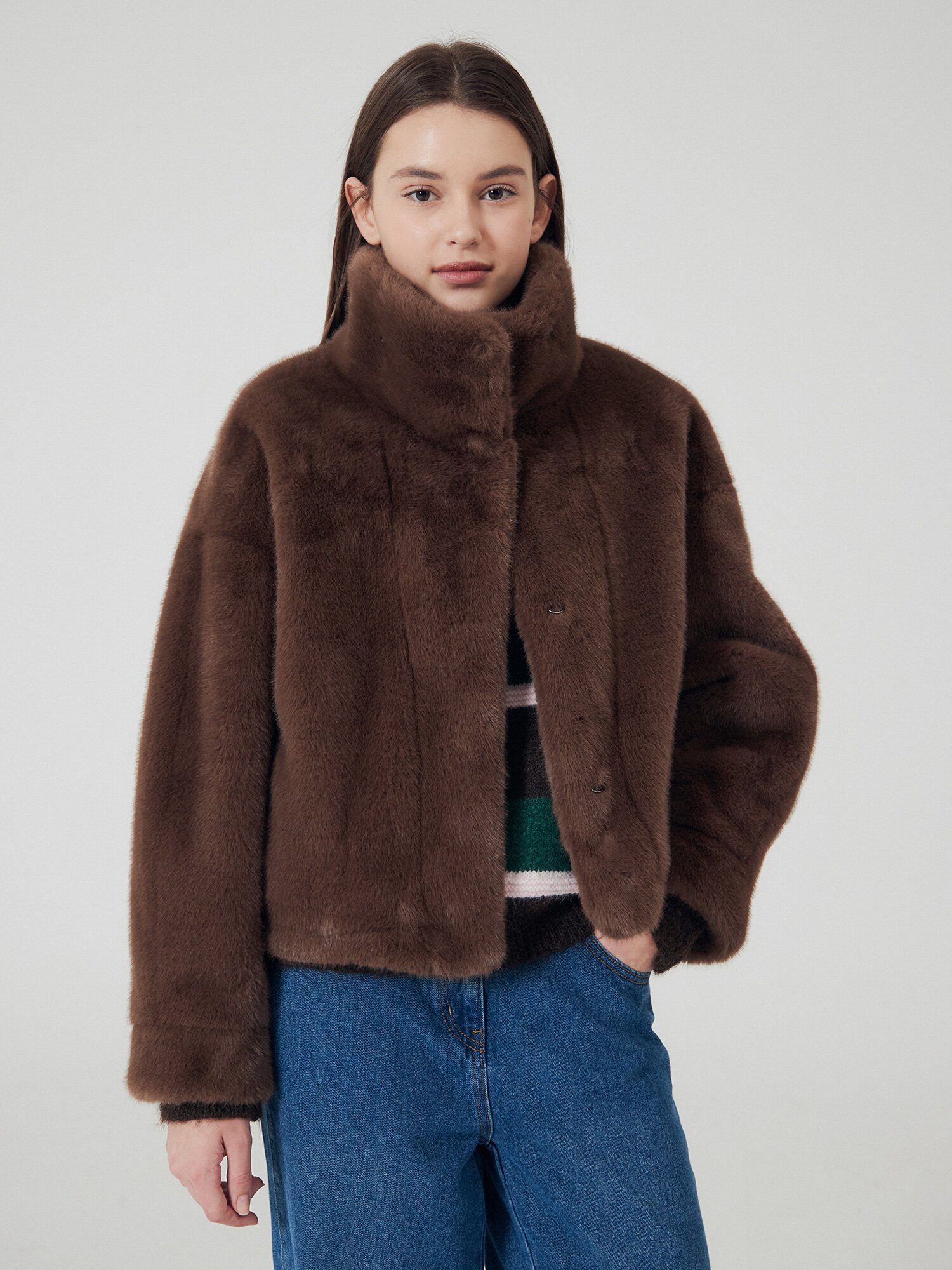 페이크 퍼 하이넥 크롭 점퍼 (BROWN)