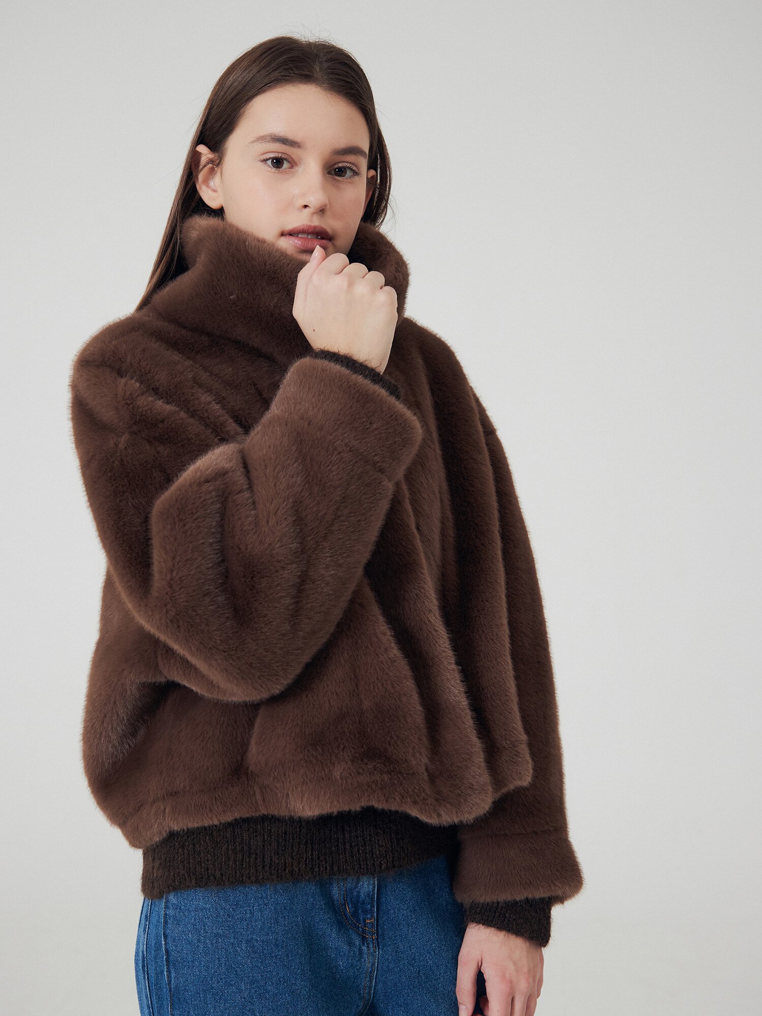 페이크 퍼 하이넥 크롭 점퍼 (BROWN)