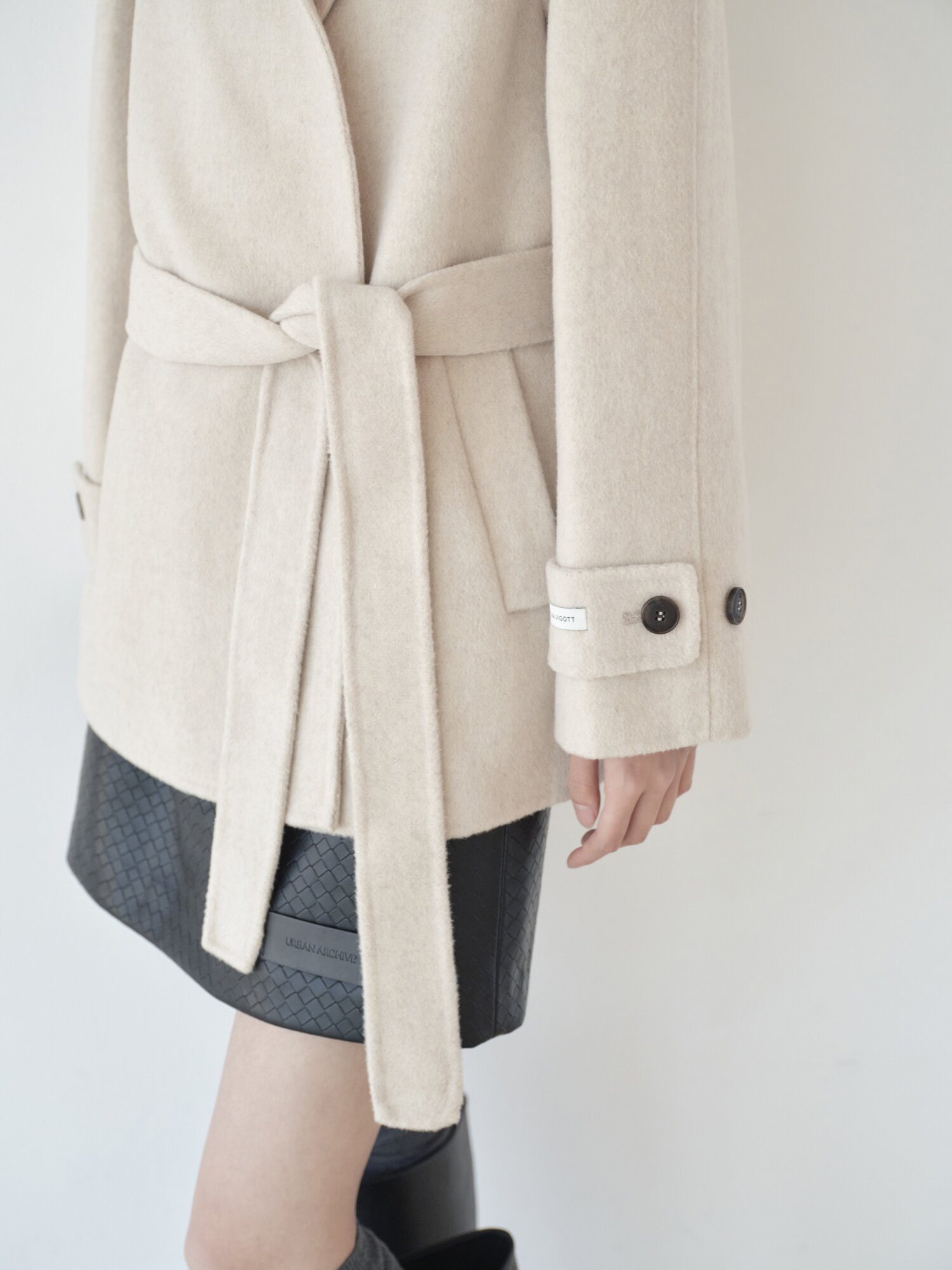 울 캐시미어 블렌드 핸드메이드 벨티드 하프 코트 (LIGHT BEIGE)