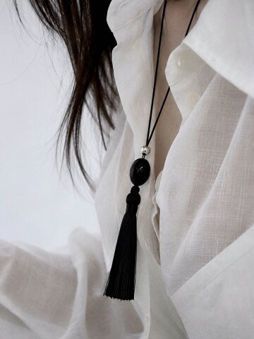 Noir tassle necklace / 누아르 태슬 목걸이