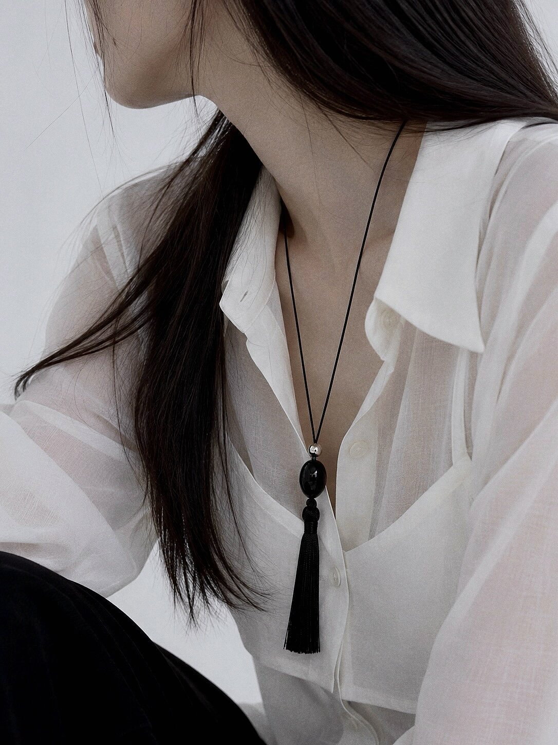 Noir tassle necklace / 누아르 태슬 목걸이