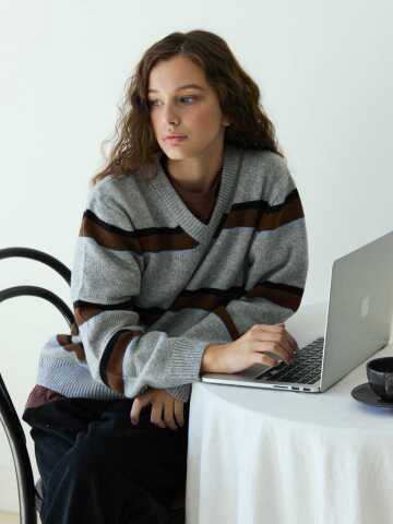 Jelly Wave V-neck Gray