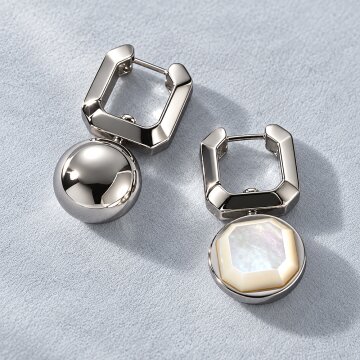 Contour Shell Drop Earrings
컨투어 쉘 드롭 이어링